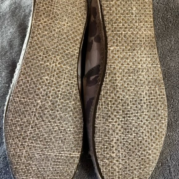 Toms Tan/brown/cream espadrilles sz US 9 - Picture 6 of 7
